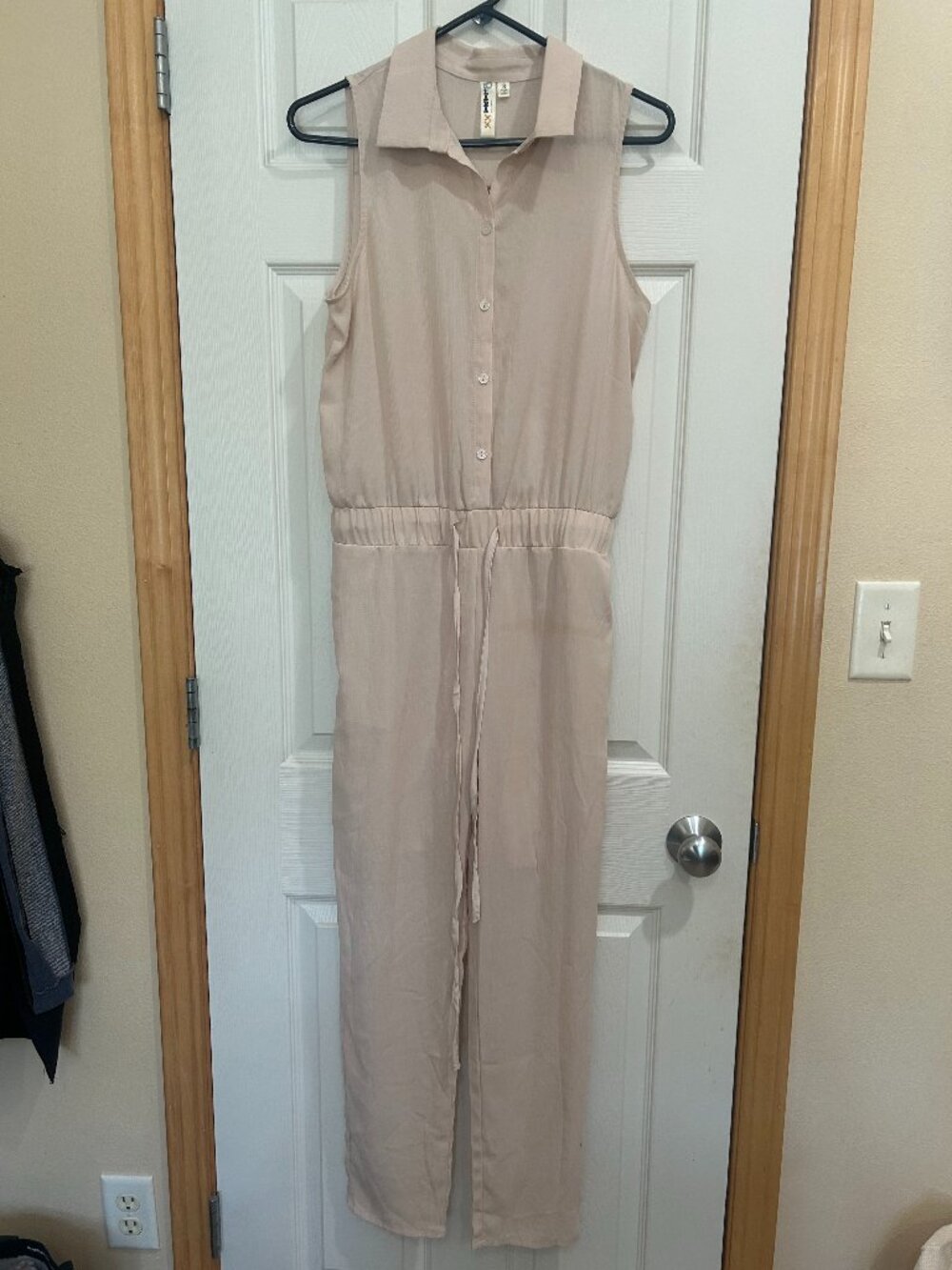 Nude Sleeveless Collared Jumpsuit Sz Small